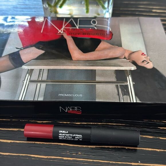 NARS Velvet Matte Lip Pencil shade Cruella Red Long Lasting-Discontinued - Picture 4 of 6